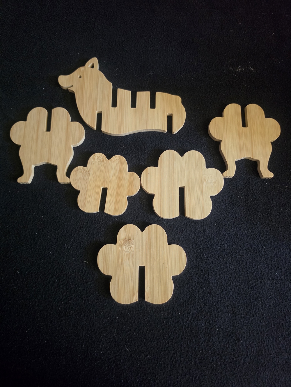 ​Bamboo Dog Trivet - Modular Expandable Hot Pad Kitchen Decor